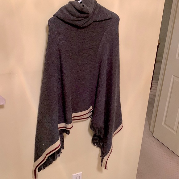 Roots OS cape - Picture 1 of 4